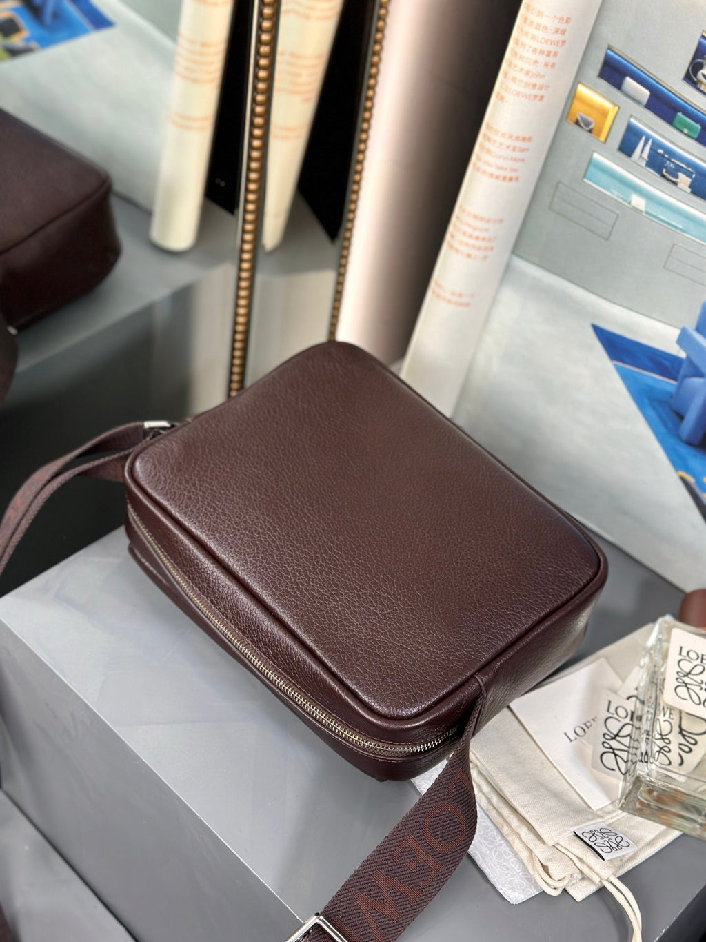 MEDIUM 23 PEBBLE MESSENGER BAG IN HICKORY BROWN SUPPLE GRAINED CALFSKIN