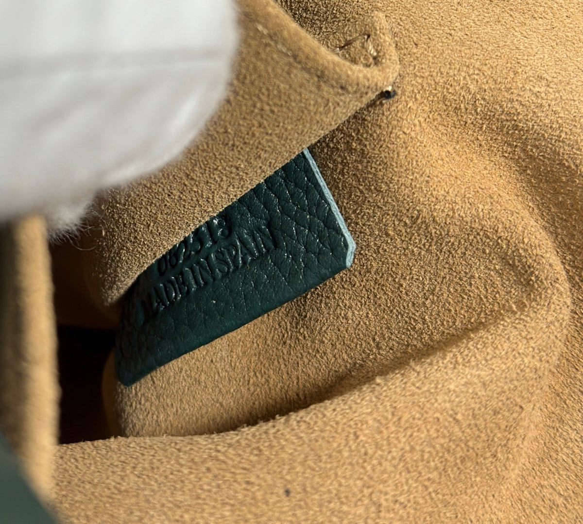 MEDIUM 23 PEBBLE MESSENGER BAG IN FOREST GREEN SUPPLE GRAINED CALFSKIN