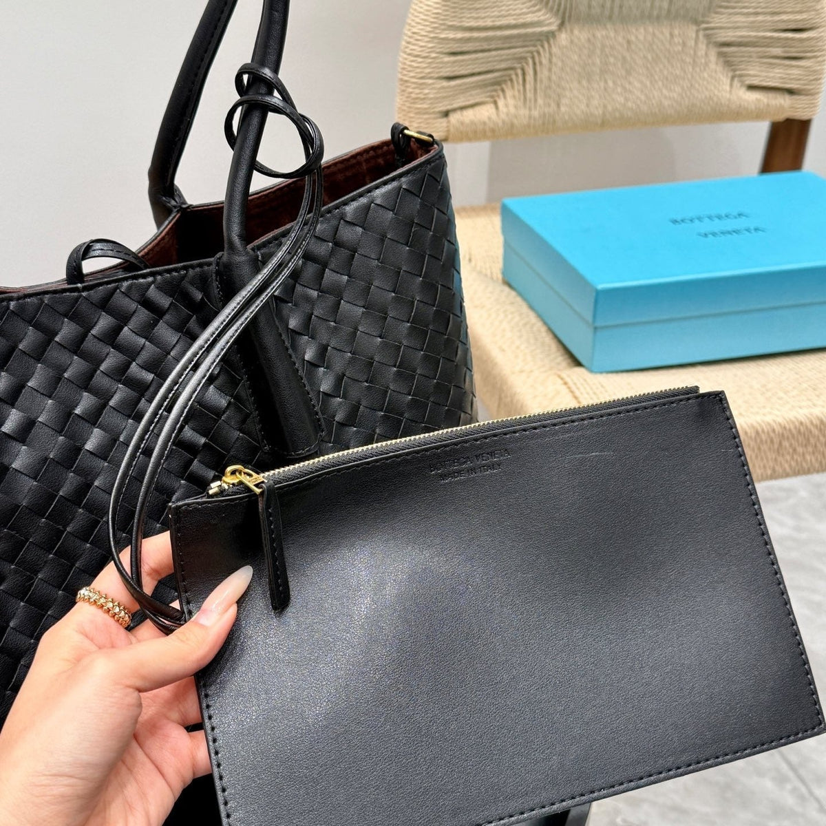 PINACOTECA TOTE BAG 38 IN BLACK CALFSKIN