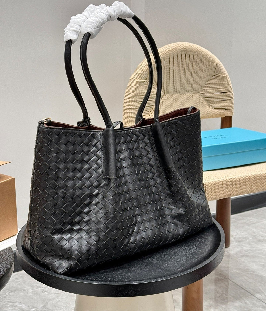PINACOTECA TOTE BAG 38 IN BLACK CALFSKIN