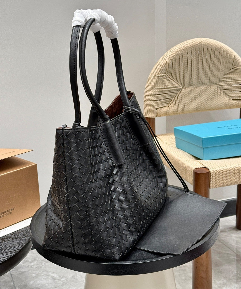 PINACOTECA TOTE BAG 38 IN BLACK CALFSKIN