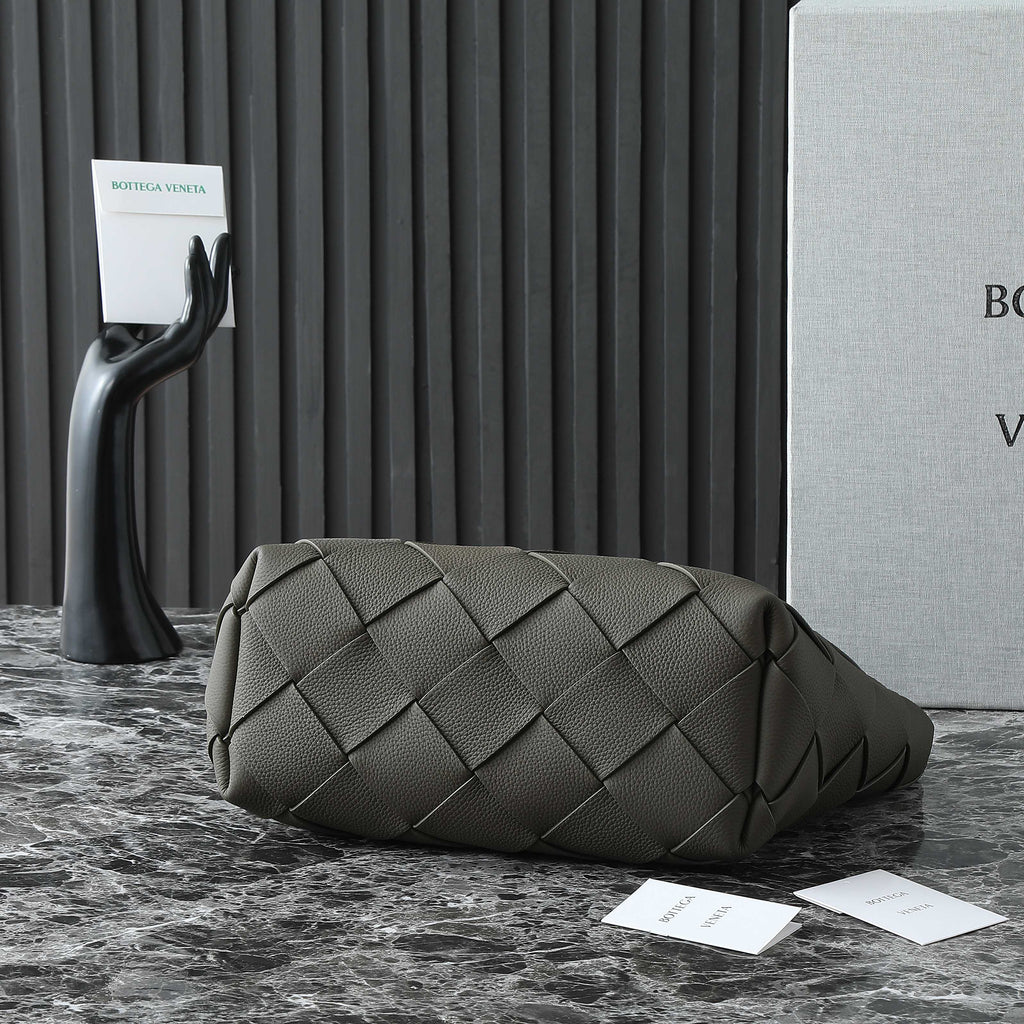 BOTTEGA VENETA 25S DIAGO HOBO 39 IN VERY DEEP OLIVE CALFSKIN