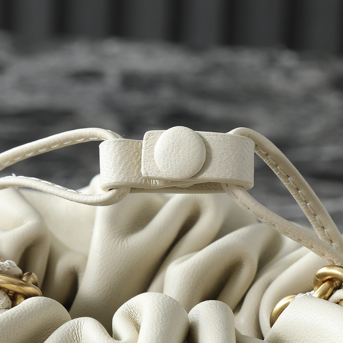 BOTTEGA VENETA 25S DUSTBAG NOTTE 33 IN IVORY CALFSKIN GOLD HARDWARE
