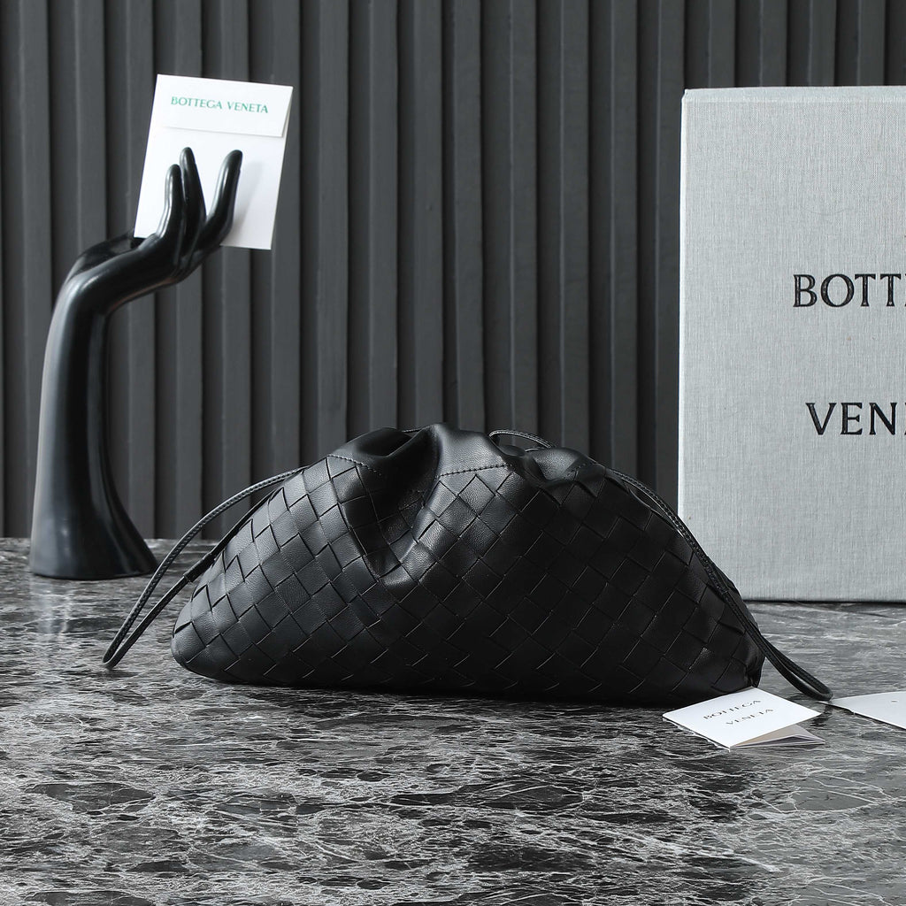 BOTTEGA VENETA 25S DUSTBAG NOTTE 33 IN BLACK CALFSKIN GOLD HARDWARE