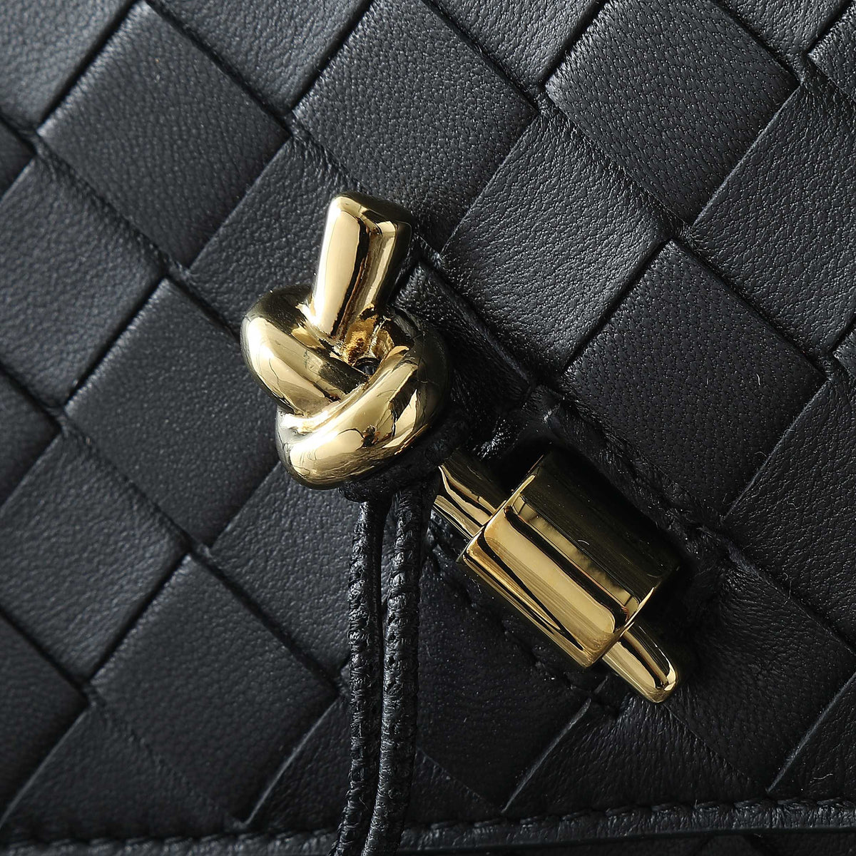 BOTTEGA VENETA 25S ANDIAMO POUCH 19 IN BLACK CALFSKIN GOLD HARDWARE