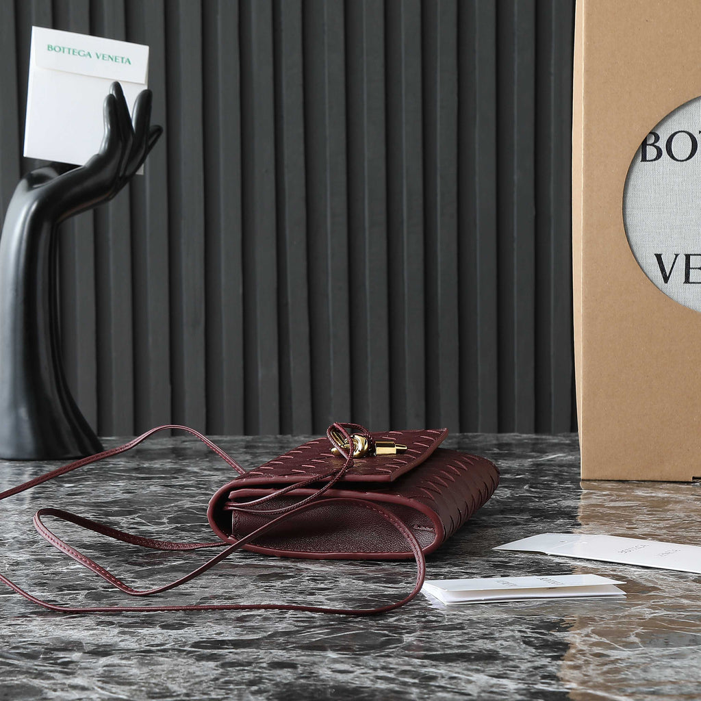 BOTTEGA VENETA 25S ANDIAMO POUCH 19 IN DEEP MAROON CALFSKIN GOLD HARDWARE