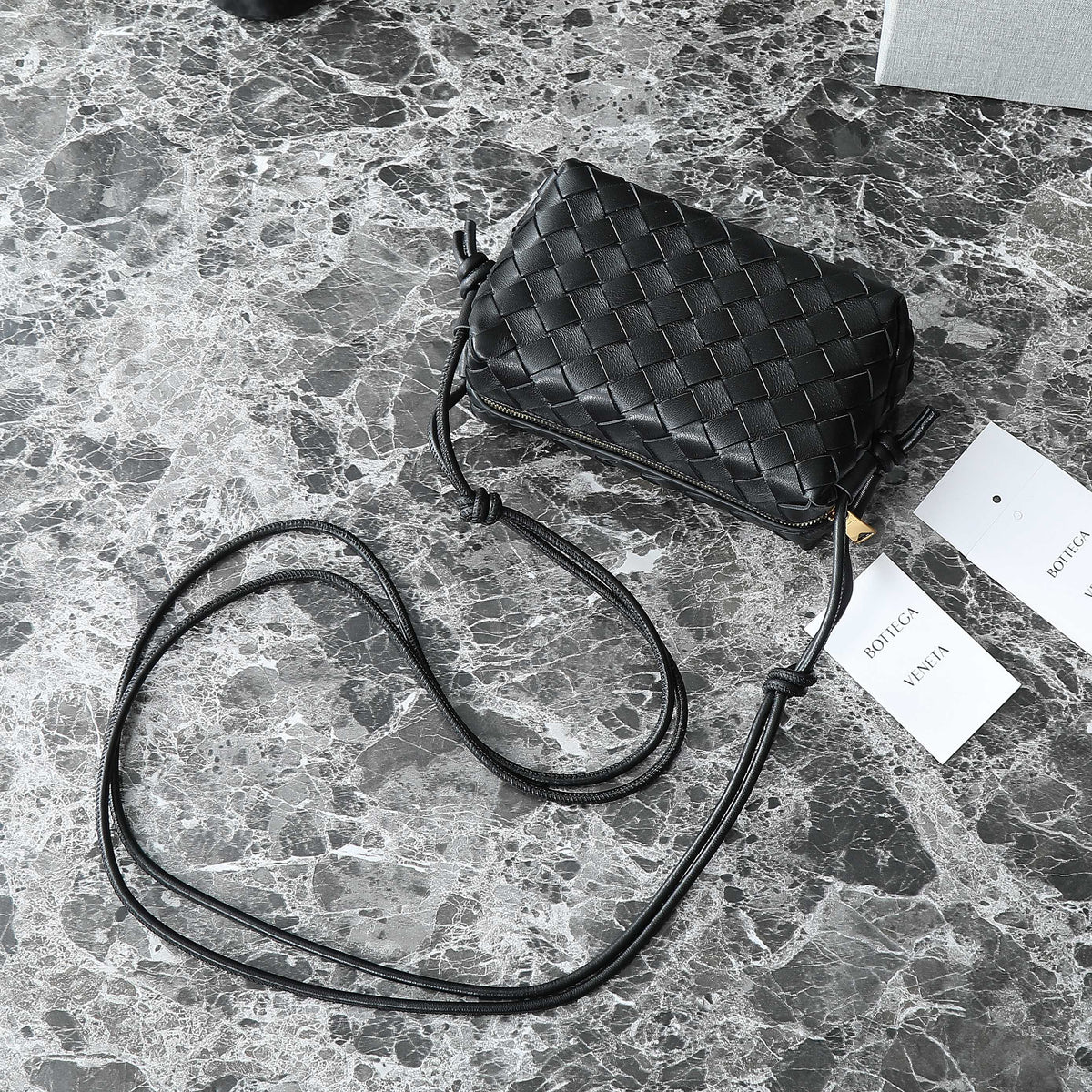 BV MINI LOOP 17CM BLACK CALFSKIN