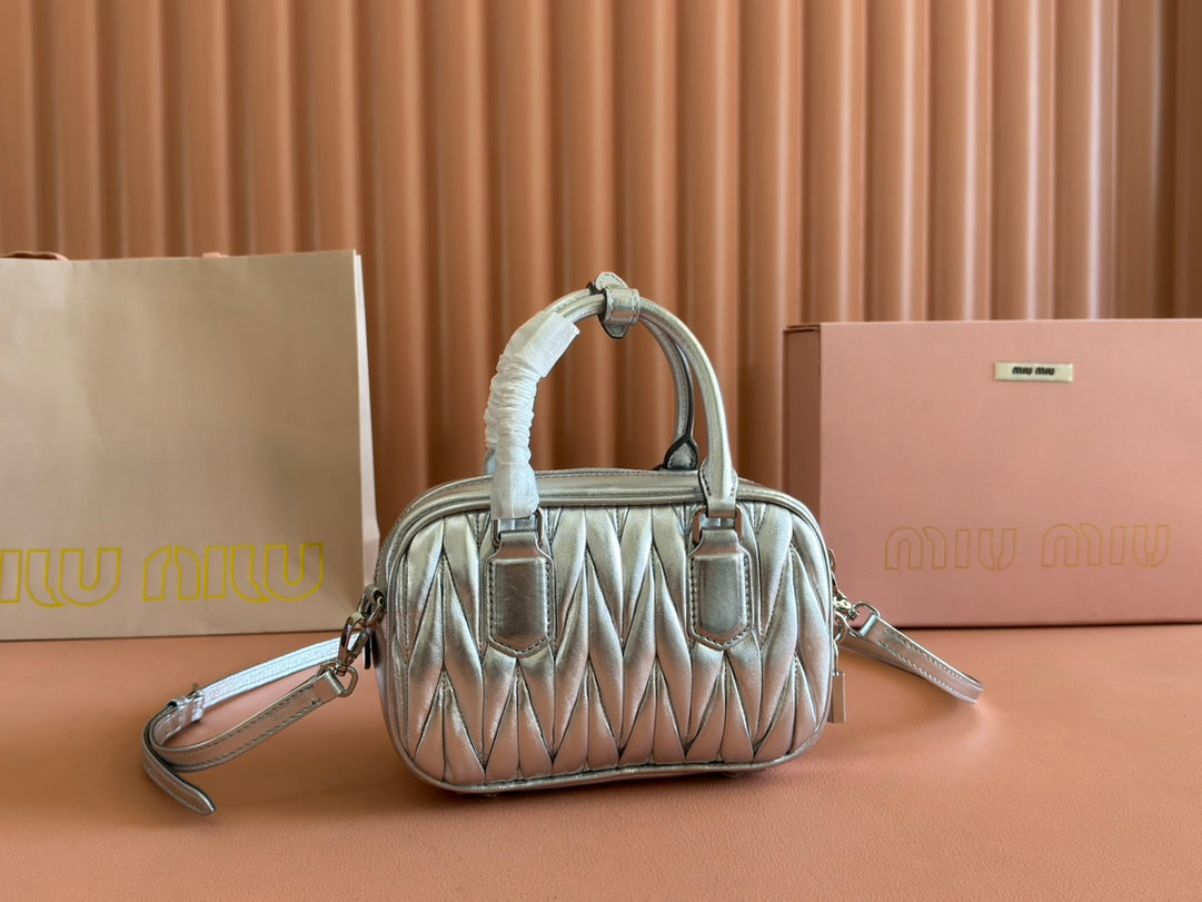 ARCADIE MATELASSÉ NAPPA SMALL BAG 19 IN SILVER GLOSSY LAMBSKIN SILVER HARDWARE