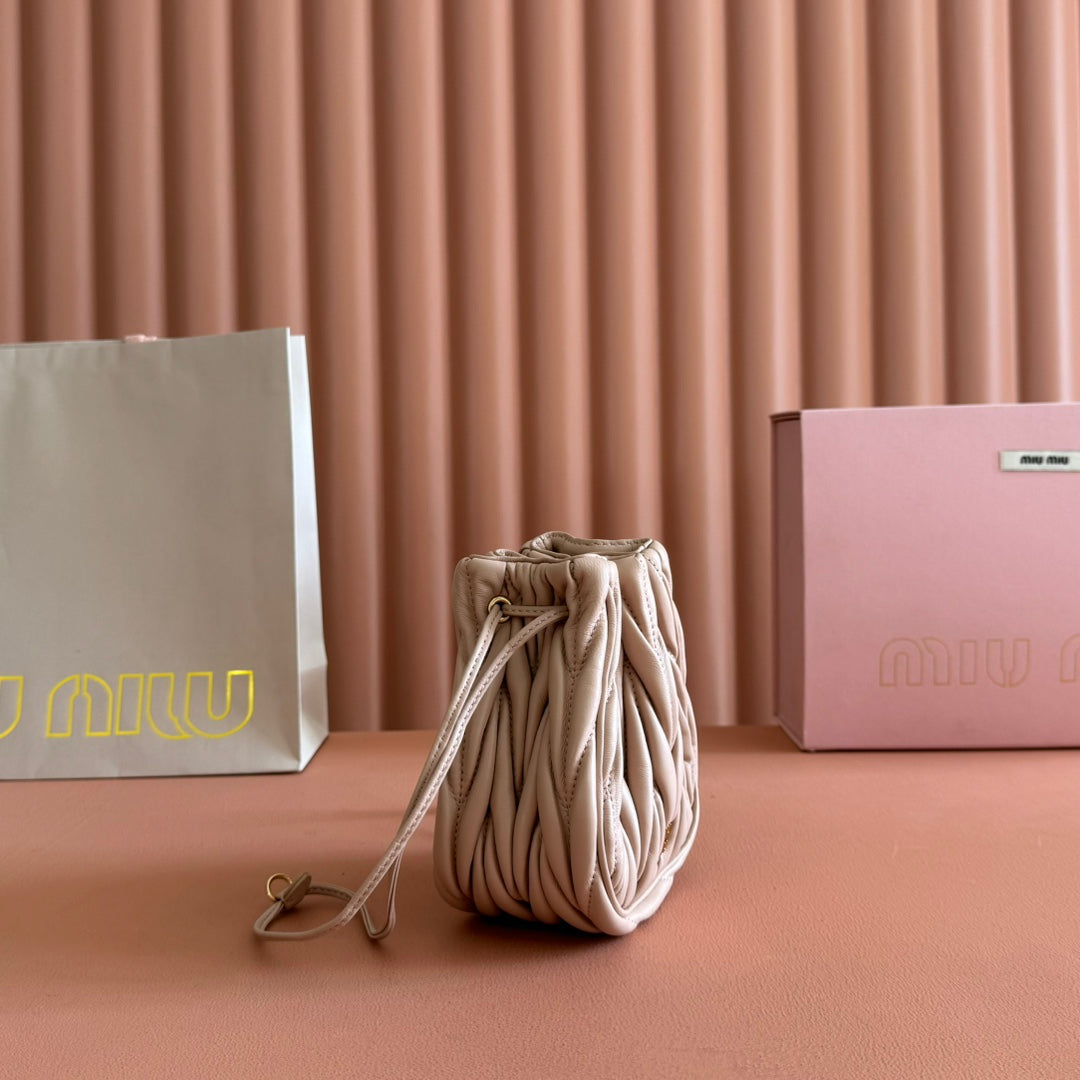 MIUMIU 26S MATELASSE POUCH BAG 16 IN LIGHT BEIGE CALFSKIN GOLD HARDWARE
