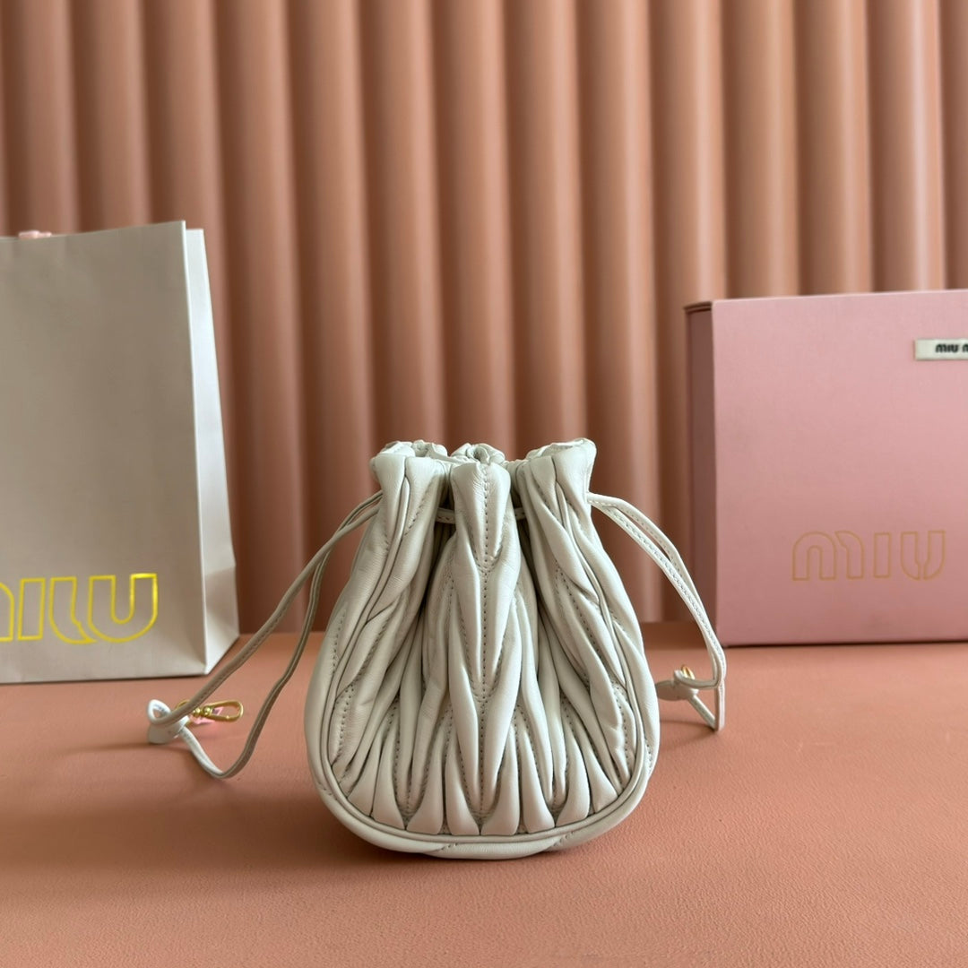 MIUMIU 26S MATELASSE POUCH BAG 16 IN WHITE CALFSKIN GOLD HARDWARE