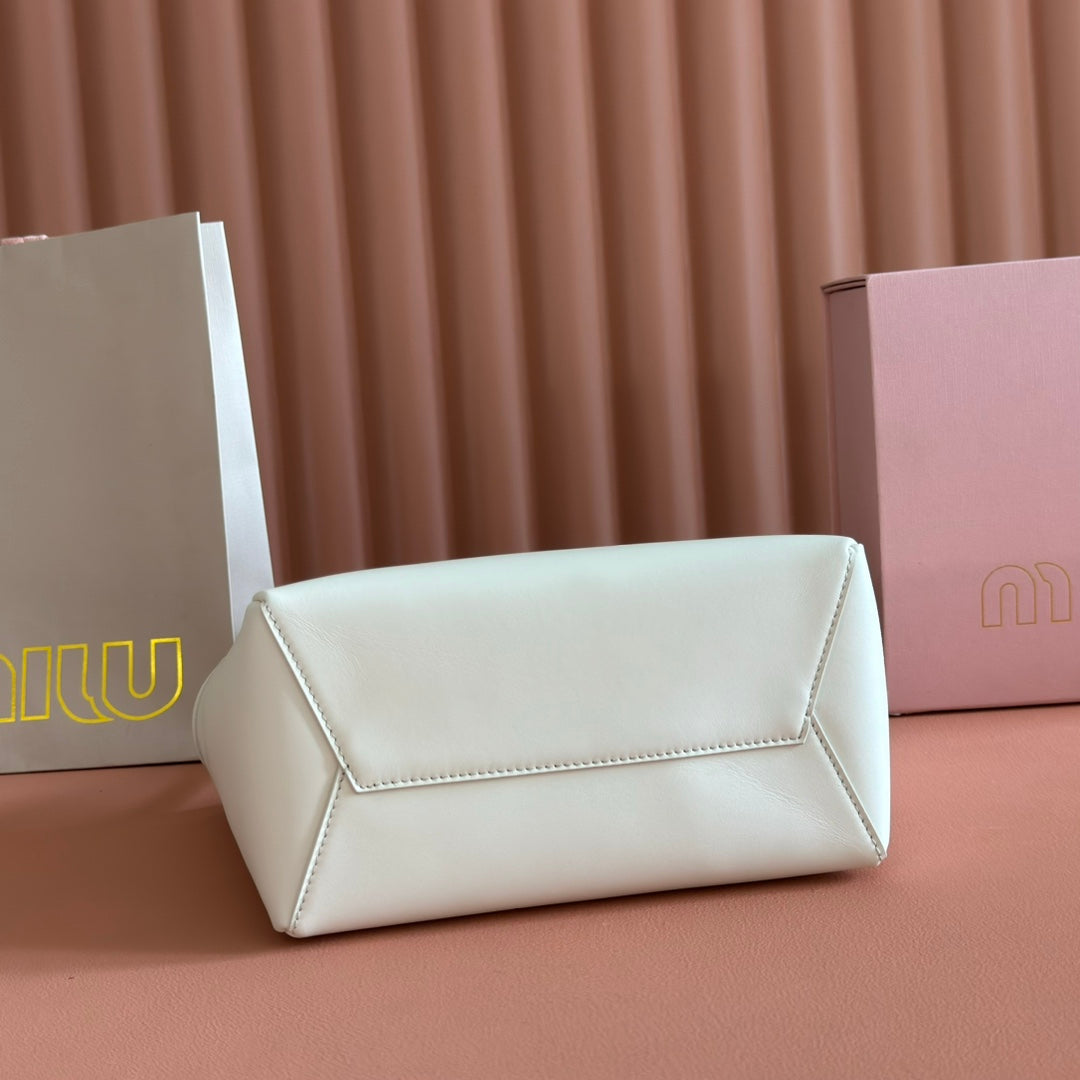 MIUMIU 26S IVY BAG 23 IN WHITE CALFSKIN GOLD HARDWARE