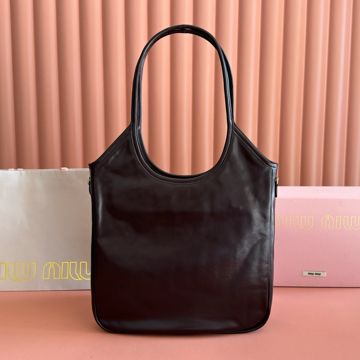 MIUMIU 26S IVY 40 TOTE IN DARK BROWN PATENT CALFSKIN