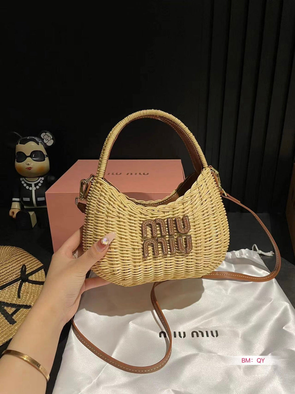 WANDER 25 WICKER BAG IN TAN/CARAMEL RATTAN
