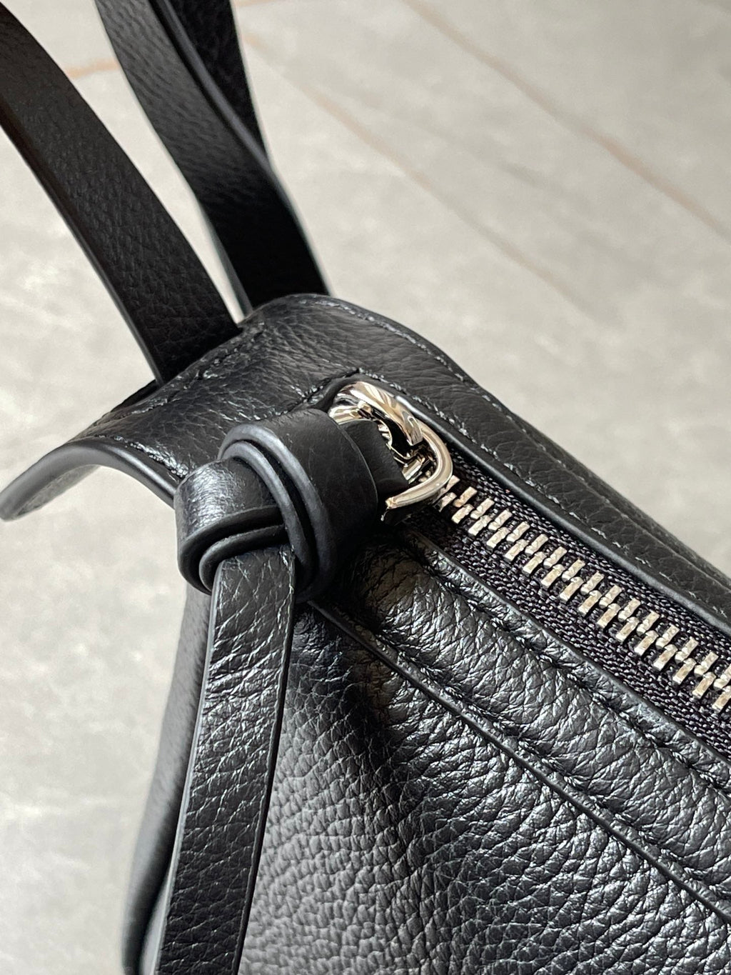 SIMPLY MINI 22 IN BLACK GRAINED CALFSKIN