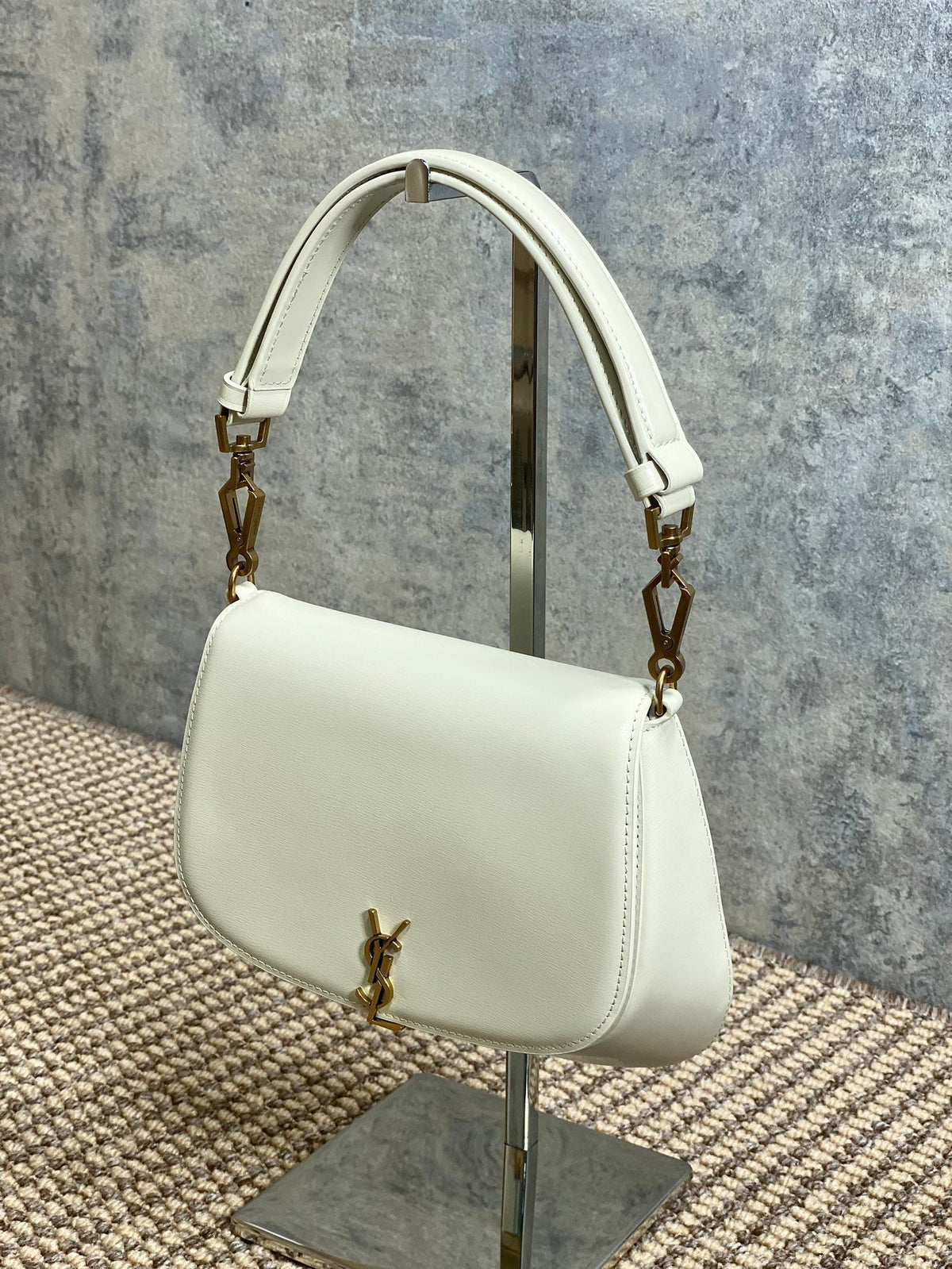 VOLTAIRE TOP HANDLE IN BOX 21 IN WHITE CALFSKIN GOLD HARDWARE