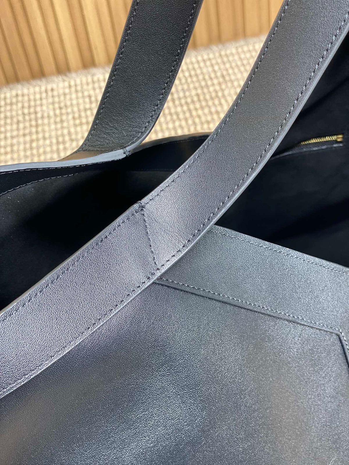 Y TOTE BAG 39 IN BLACK CALFSKIN