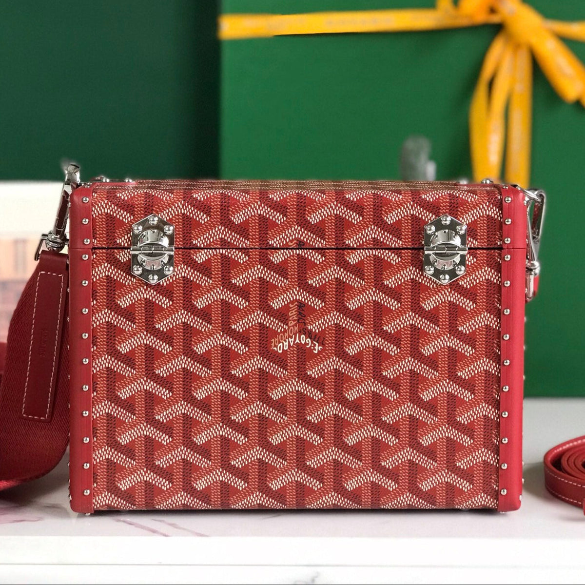 CASSETTE TRUNK BAG 21 IN BURGUNDY RED GOYARDINE CANVAS & CLAMECY COWHIDE