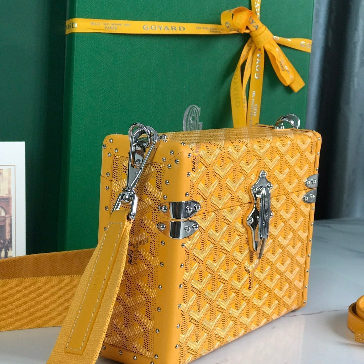 CASSETTE TRUNK BAG 21 IN YELLOW GOYARDINE CANVAS & CLAMECY COWHIDE