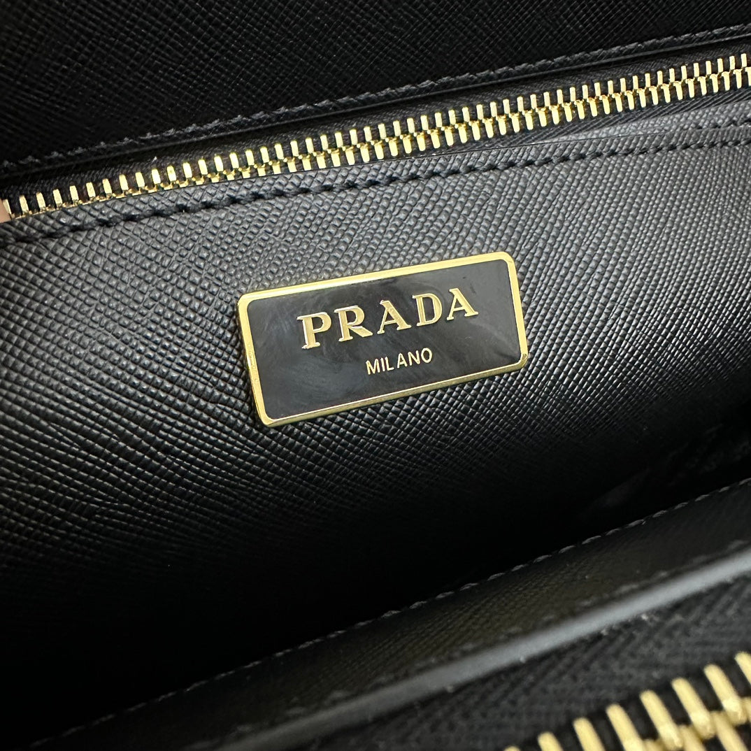 PRADA 25S GALLERIA LARGE BAG 32 IN BLACK CALFSKIN GOLD HARDWRE