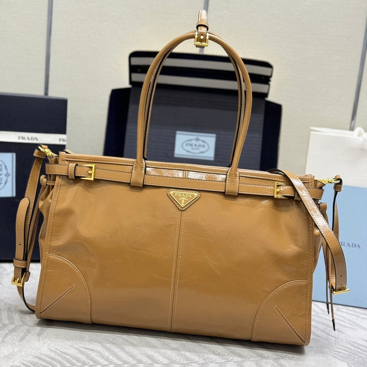 PRADA 25S BONNIE LARGE HANDBAG 38 IN GOLDEN BROWN CALFSKIN GOLD HARDWRE