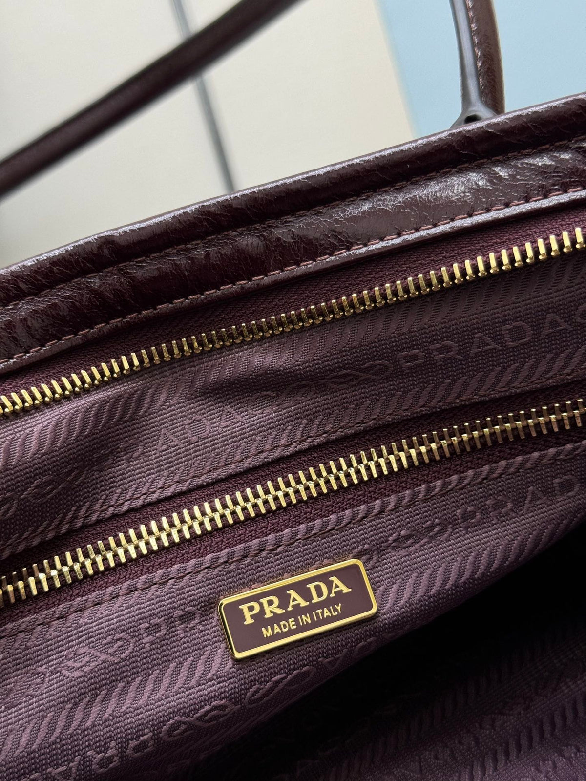 PRADA 25S BONNIE MEDIUM HANDBAG 32 IN BURGUNDY GLOSSY CALFSKIN