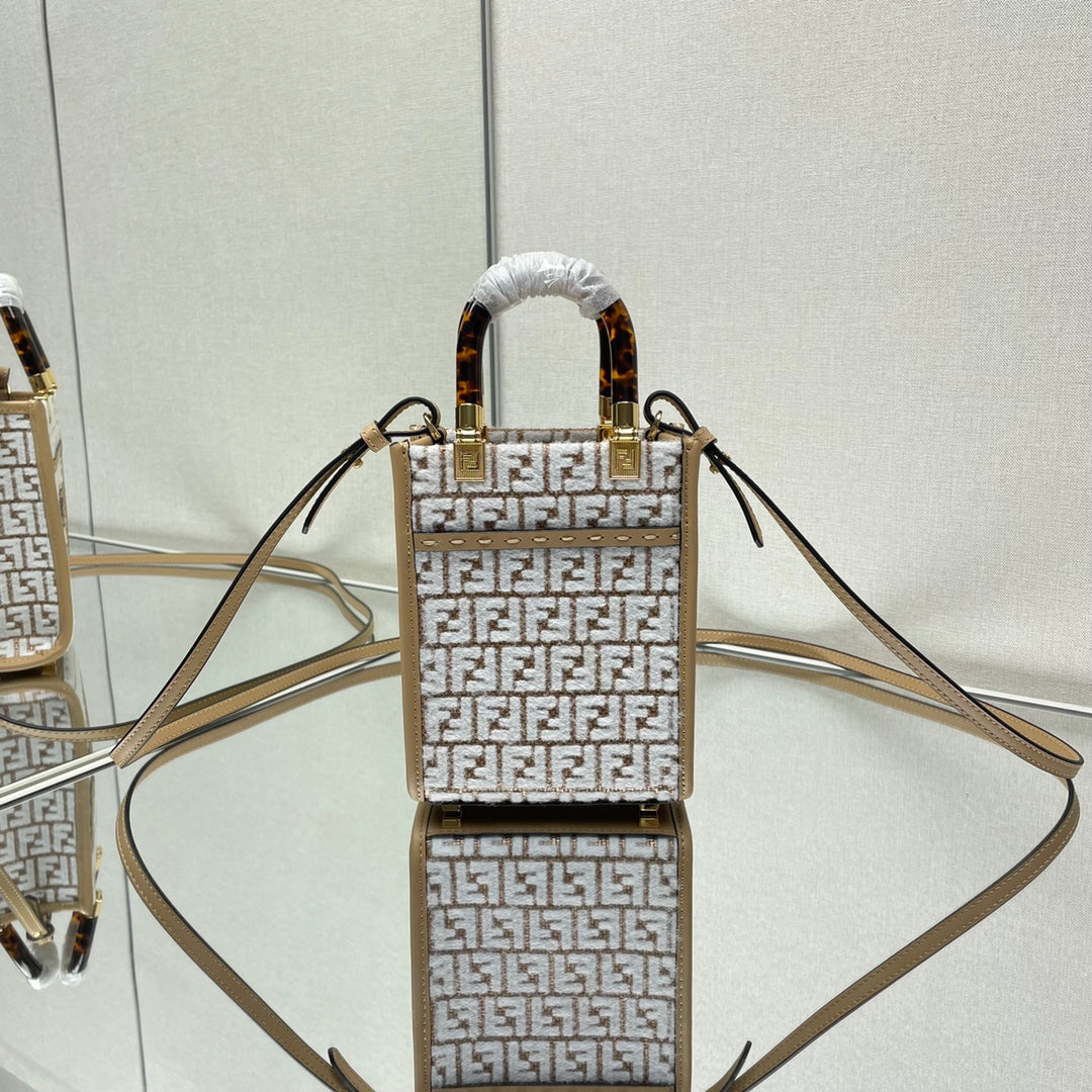MINI SUNSHINE 18 IN WHITE WOOL AND CAMEL BROWN RAFFIA CALFSKIN TRIM