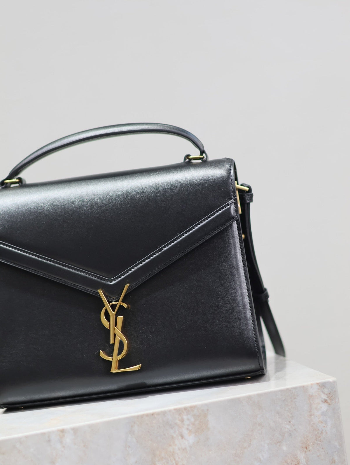 CASSANDRA TOP HANDLE BAG 24 IN BLACK SMOOTH LAMBSKIN GOLD HARDWARE