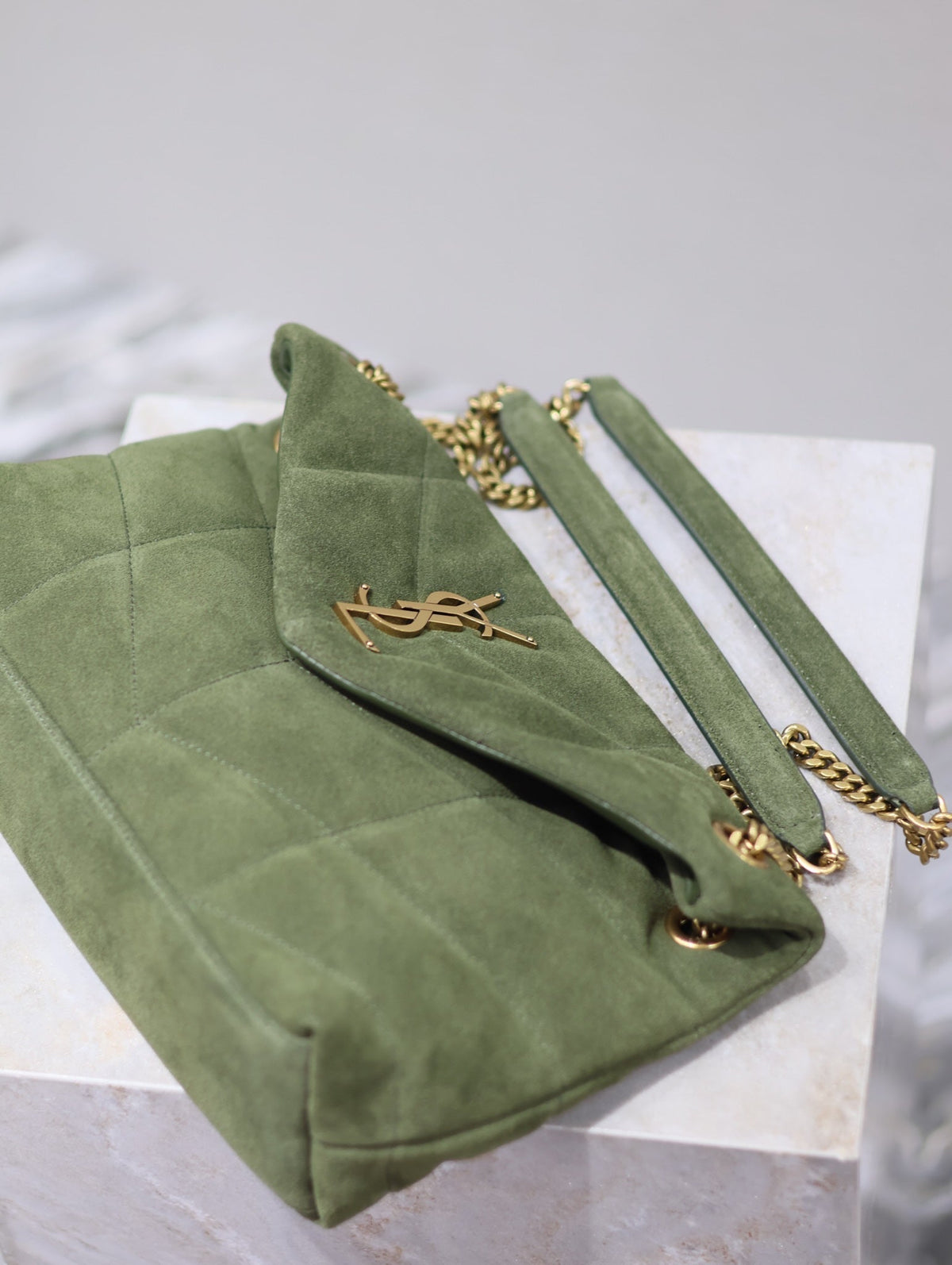 YSL 25S LOULOU PUFFER MM 29 IN GREEN SUEDE GOLD HARDWRE