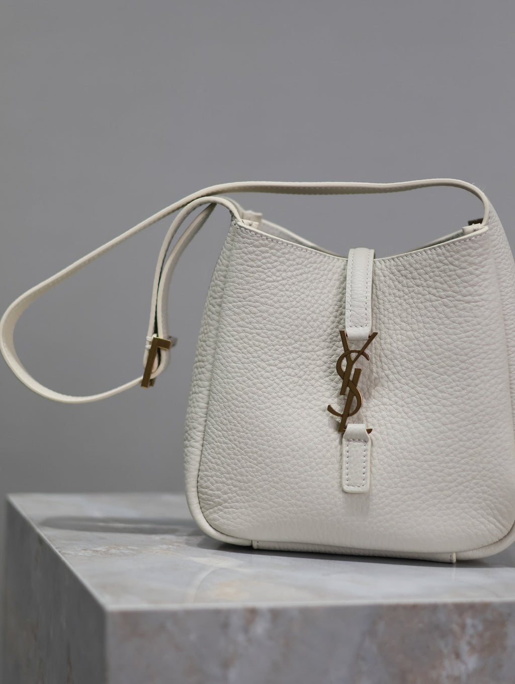 YSL 25S LE 5 À 7 BAG 16 IN BLANC VINTAGE GRAINED CALFSKIN GOLD HARDWRE