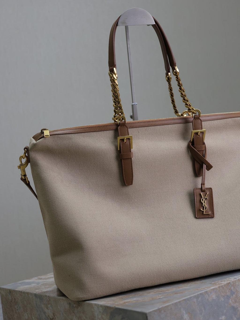 TRAVEL BAG 48 IN WHITE CANVAS AND BROWN LEATHER TRIM GOLD HARDWARE