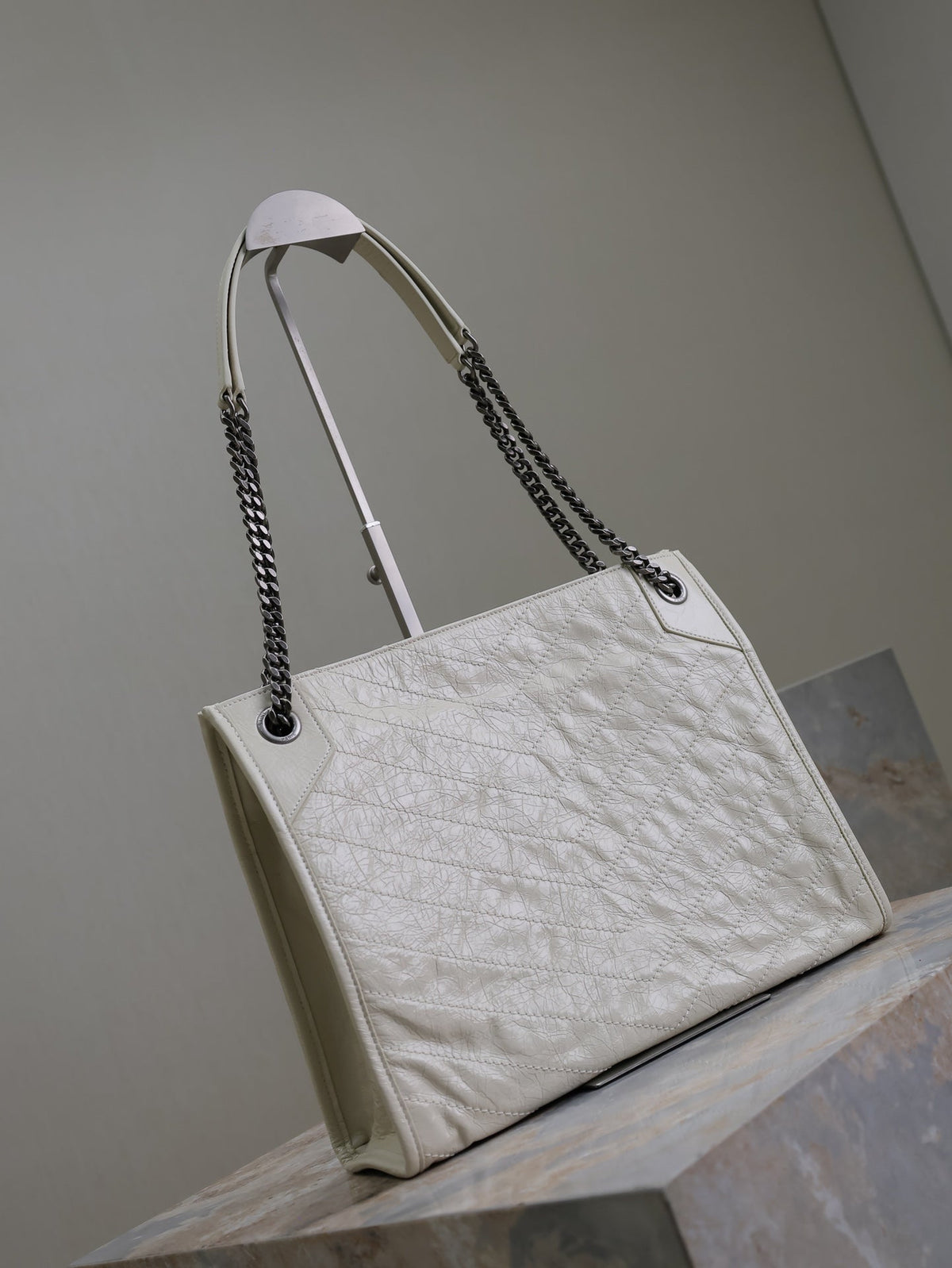 NIKI SHOPPING BAG 33 IN WHITE CRUMPLED CALFSKIN