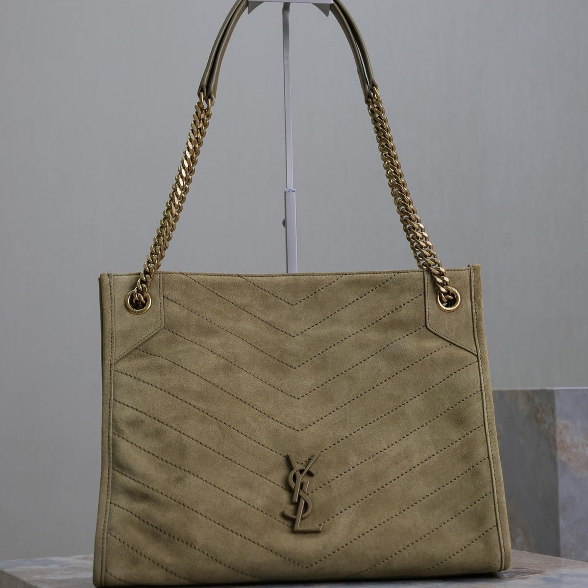 NIKI SHOPPING BAG 33 IN ECRU BEIGE SUEDE GOLD HARDWARE
