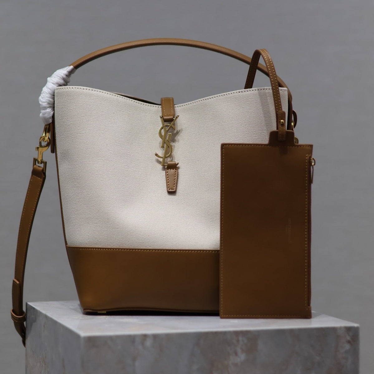 YSL 25S LE 5 À 7 BUCKET 26 IN CREAM BROWN CALFSKIN AND CANVAS GOLD HARDWARE