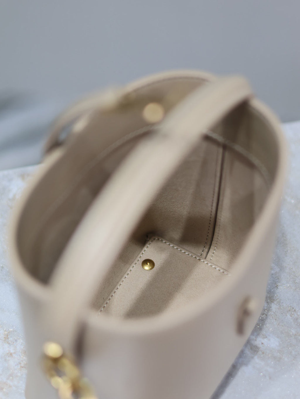 YSL 25S LE 37 BUCKET 15 IN BEIGE CALFSKIN GOLD HARDWRE