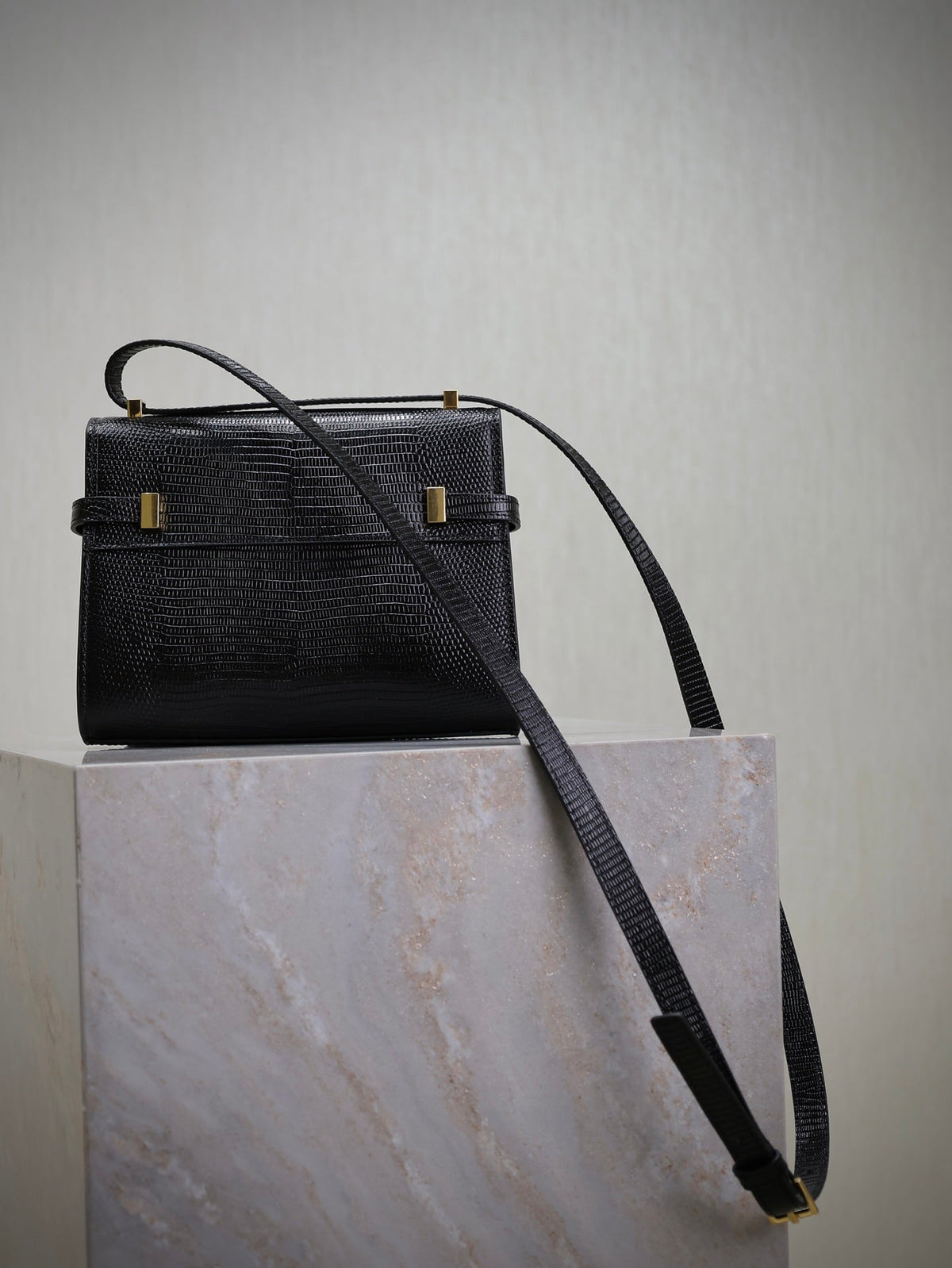 YSL 25S MINI MANHATTAN 19 IN BLACK SHINY CROCODILE CALFSKIN GOLD HARDWRE