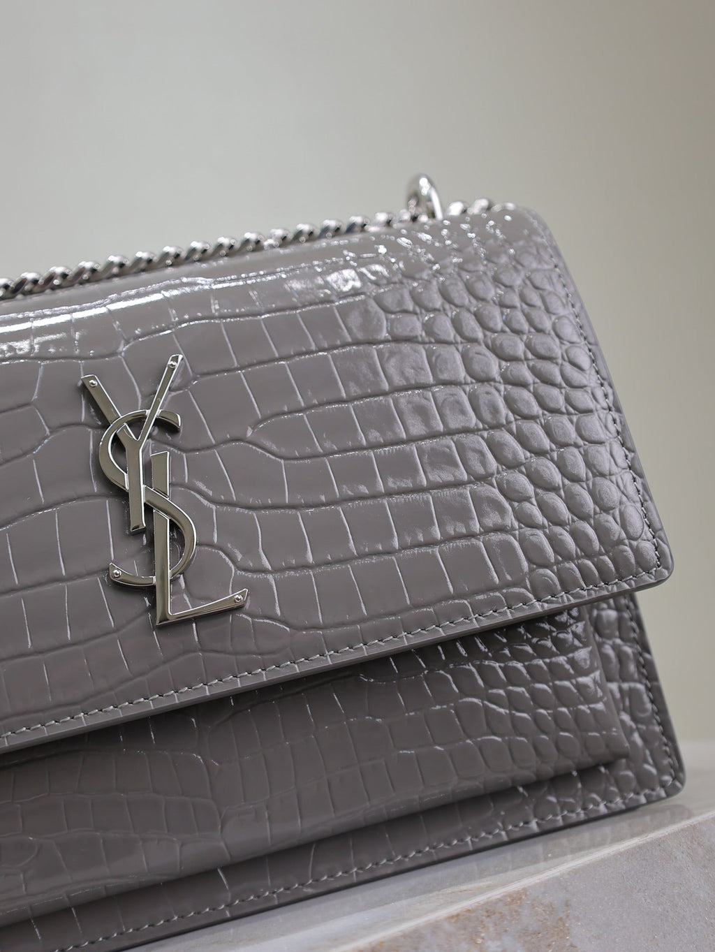 YSL 25S SUNSET MEDIUM 22 IN DARK GRAY CROCODILE-EMBOSSED SHINY CALFSKIN SILVER HARDWRE