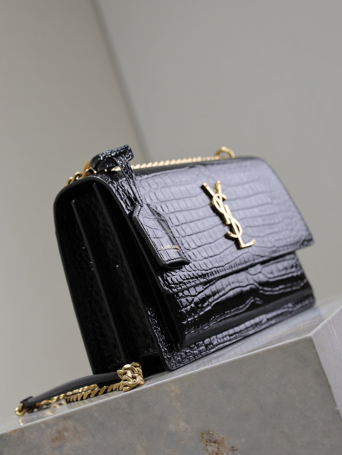 YSL 25S SUNSET MEDIUM 22 IN BLACK CROCODILE-EMBOSSED SHINY CALFSKIN GOLD HARDWRE