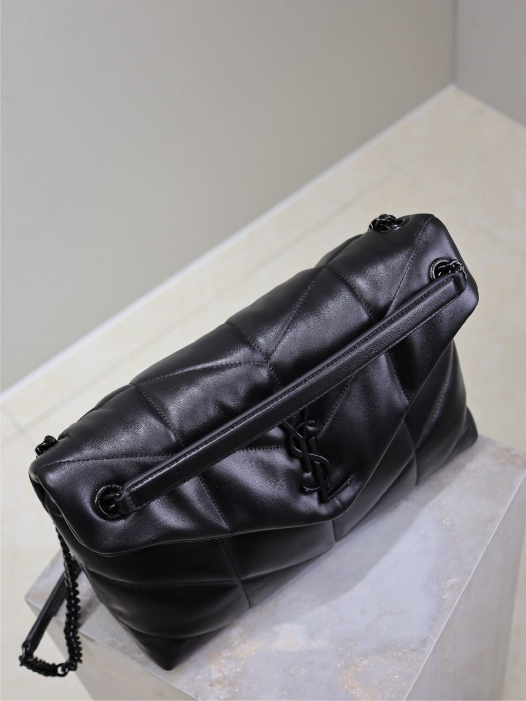 YSL 25S LOULOU PUFFER GM 35 IN BLACK CALFSKIN BLACK HARDWRE