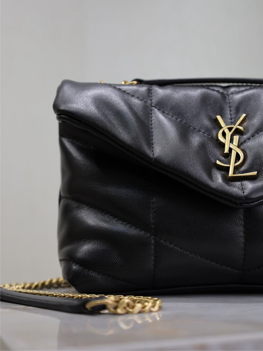YSL 25S LOULOU PUFFER MINI 23 IN BLACK CALFSKIN GOLD HARDWRE